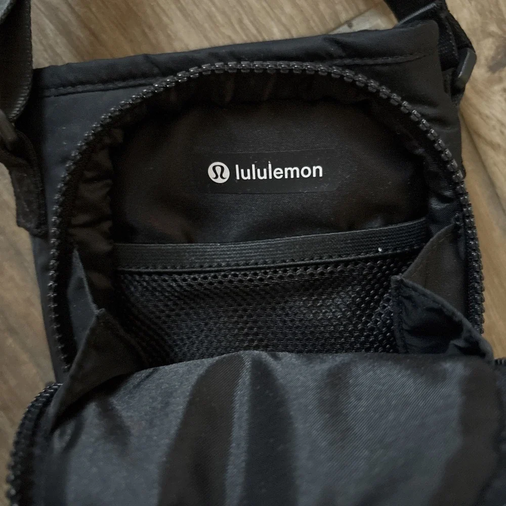 Lululemon Water Bottle Crossbody Bag Black NWOT